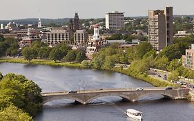 Doubletree Suites By Hilton Hotel Boston - Cambridge